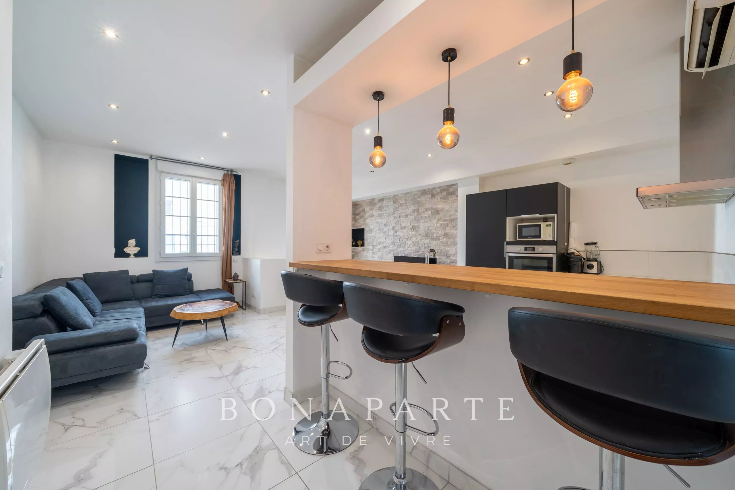QUARTIER PUGET / SAINT-VICTOR - DUPLEX RÉNOVÉ 4 PIÈCES 89M²