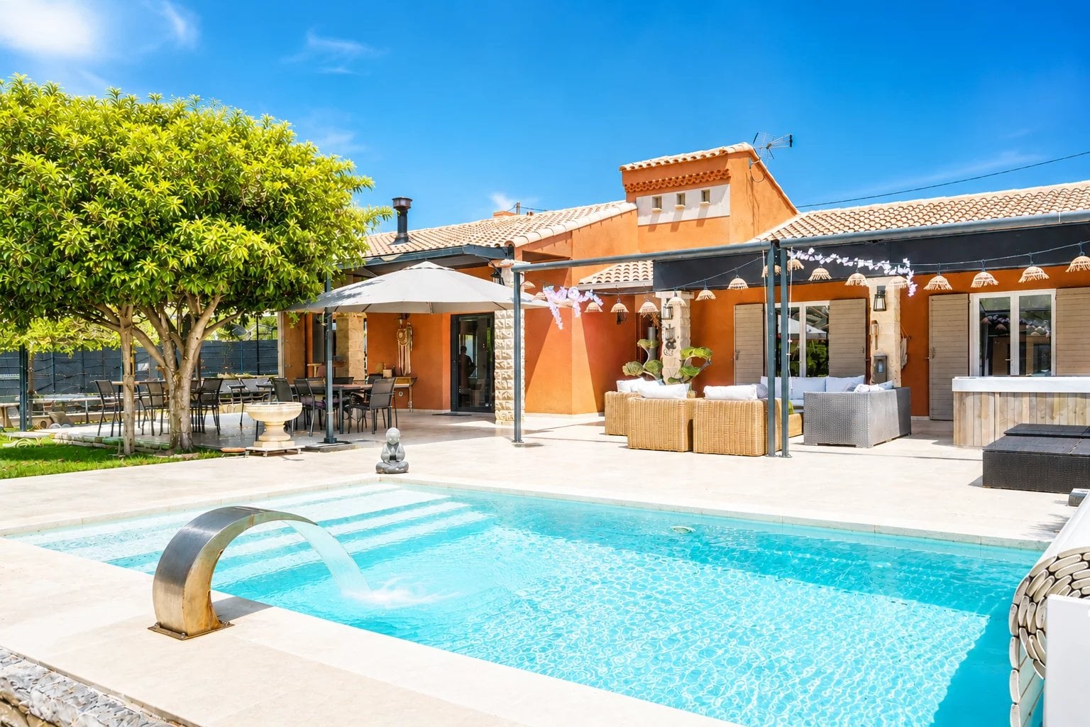 VENTABREN – VILLA CONTEMPORAINE DE PLAIN-PIED AVEC PISCINE CHAUFFÉE