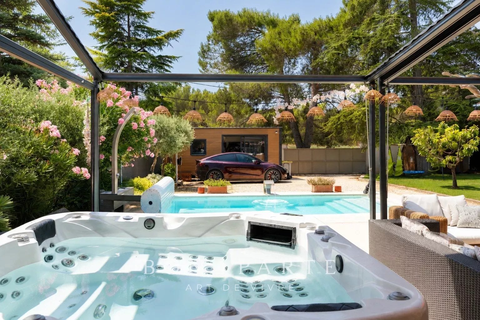 VENTABREN – VILLA CONTEMPORAINE DE PLAIN-PIED AVEC PISCINE CHAUFFÉE ET JACUZZI